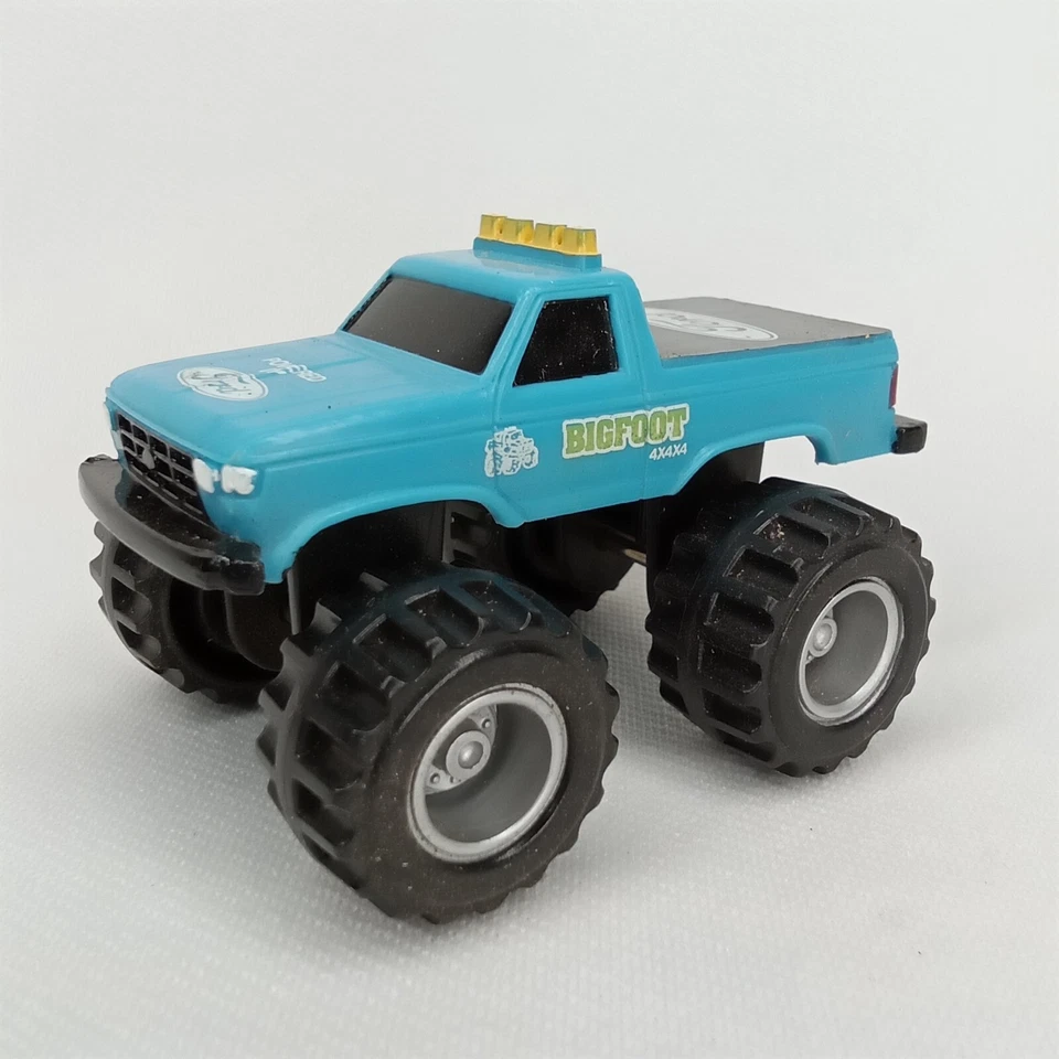 Juguete Happy Meal de plástico azul Bigfoot McDonald's 1987 Monster Truck vintage Foto 2 de 4