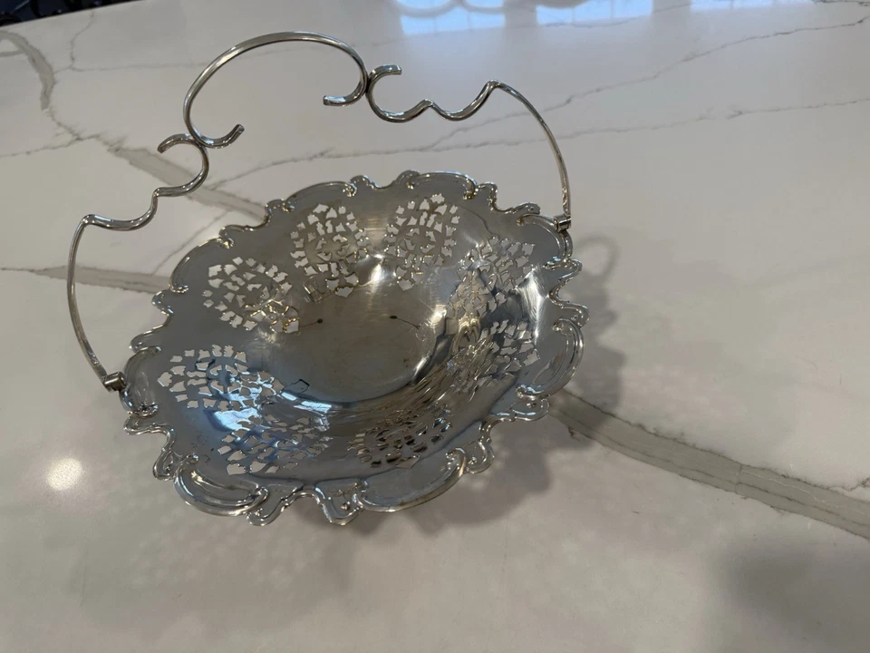 Cuenco para servir International Silver Company con mango Foto 2 de 4