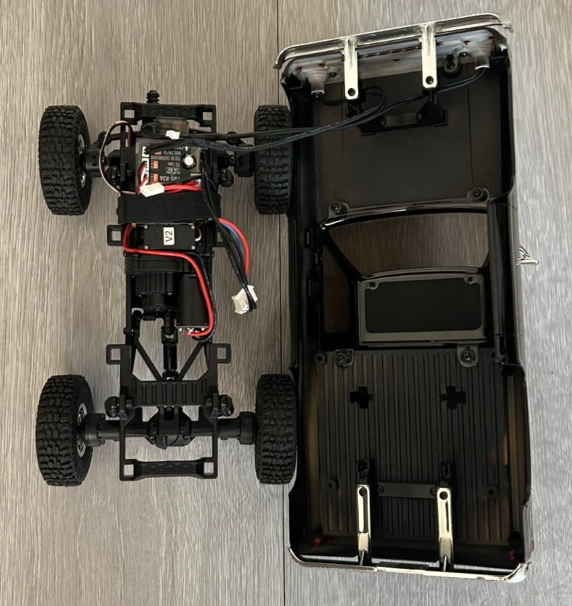 FMS 1:24 FCX24 Chevrolet K5 Blazer RTR Mini RC Rock Crawler Open Box Black Y1 - Image 3 of 4