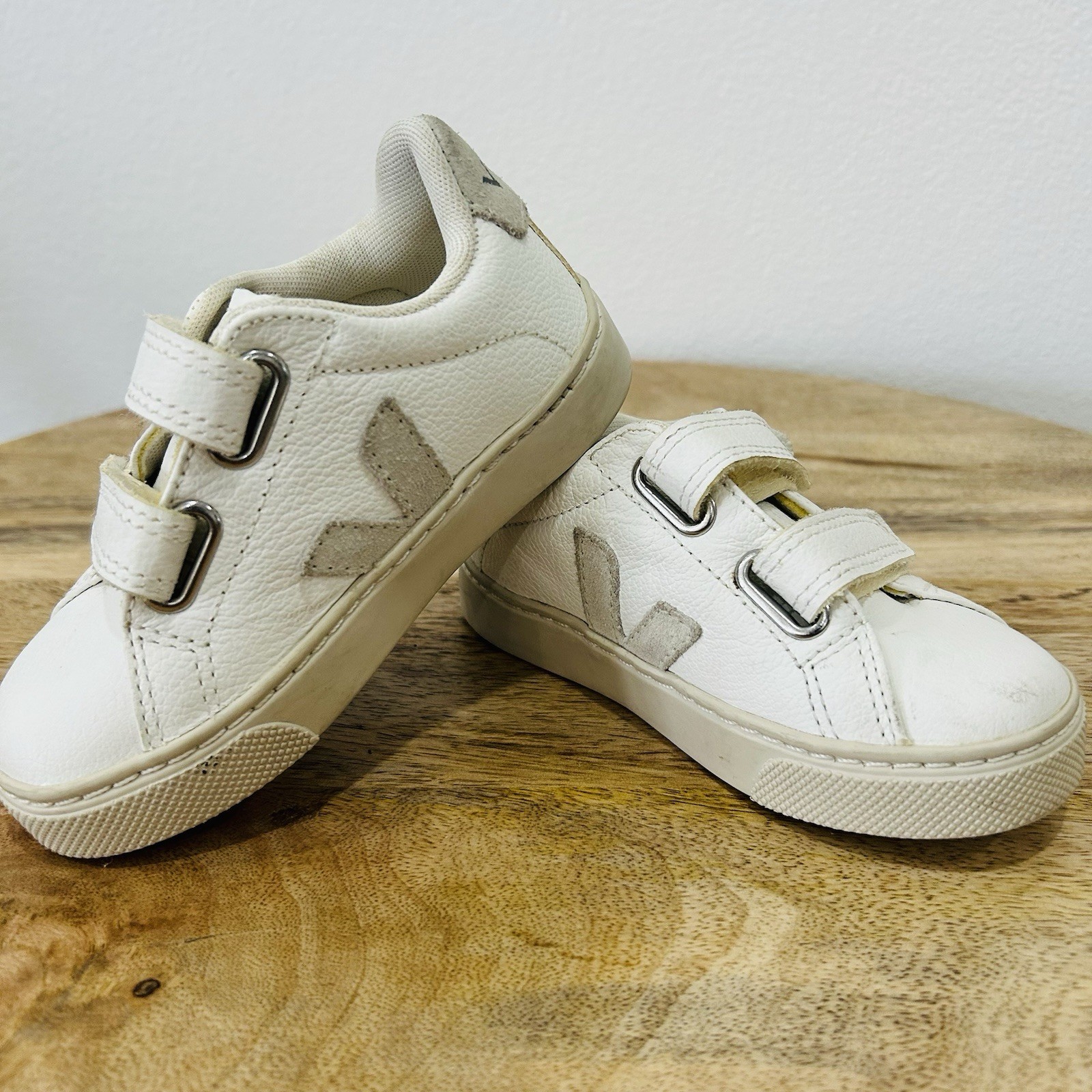Veja Unisex Child Small Esplar (Toddler) Sneaker US 8 Hook and Loop Baby Shoes