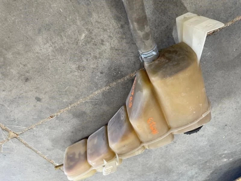 Botella de desbordamiento depósito refrigerante Ford F350 Super Duty 99-04 usada 7,3 L 4x4 Foto 3 de 4