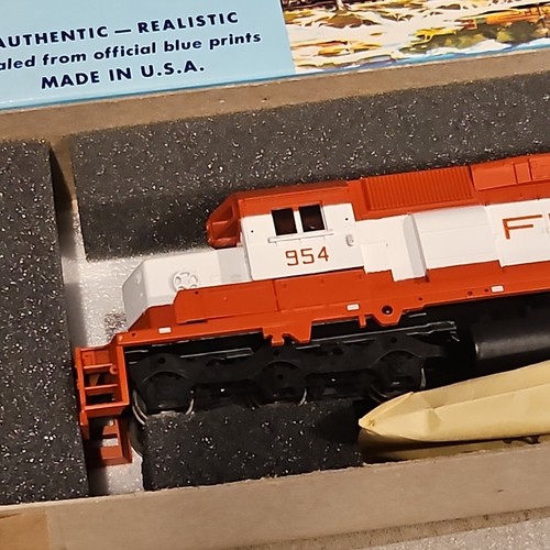 Athearn 4430 Blue Box HO SD40-2 Powered FRISCO #954 DC NIB - Picture 2 of 16