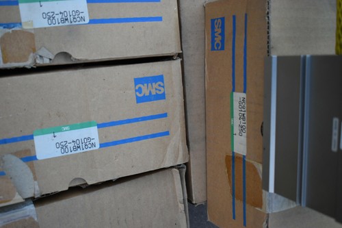 SMC NCQ1WB100-G0104-250 Cilindro aria 4" foro doppio effetto doppia estremità corsa 2,5" - Foto 6 di 6