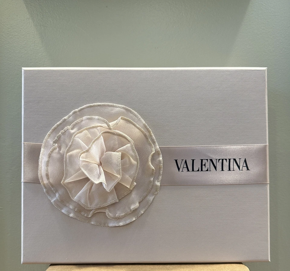 SET DE REGALO DE 2 PIEZAS VALENTINA by VALENTINO Mujer 80ML Spray EDP, 200 ML Loción Corporal. Foto 3 de 4