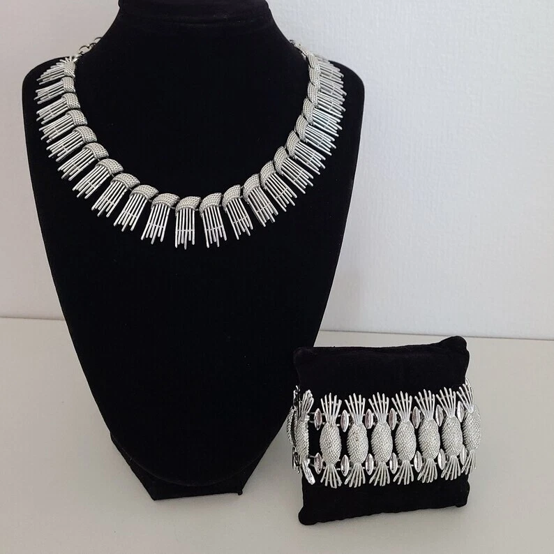 SARAH COVENTRY PARURE 3 PEZZI COLLANA BRACCIALE ORECCHINI del 1962 - Immagine 3 di 4