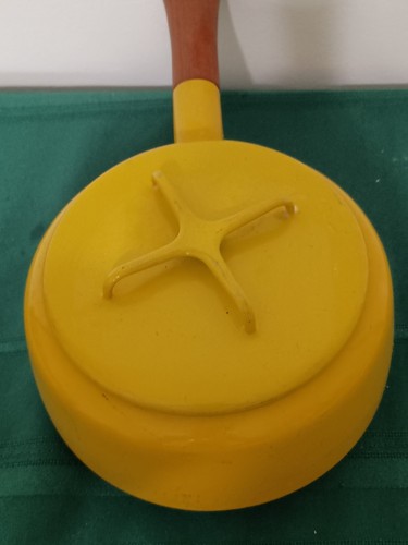 VINTAGE MCM DANSK KOBENSTYLE YELLOW ENAMEL WOOD HANDLE FONDUE POT PAN FRANCE IHQ - Picture 9 of 24