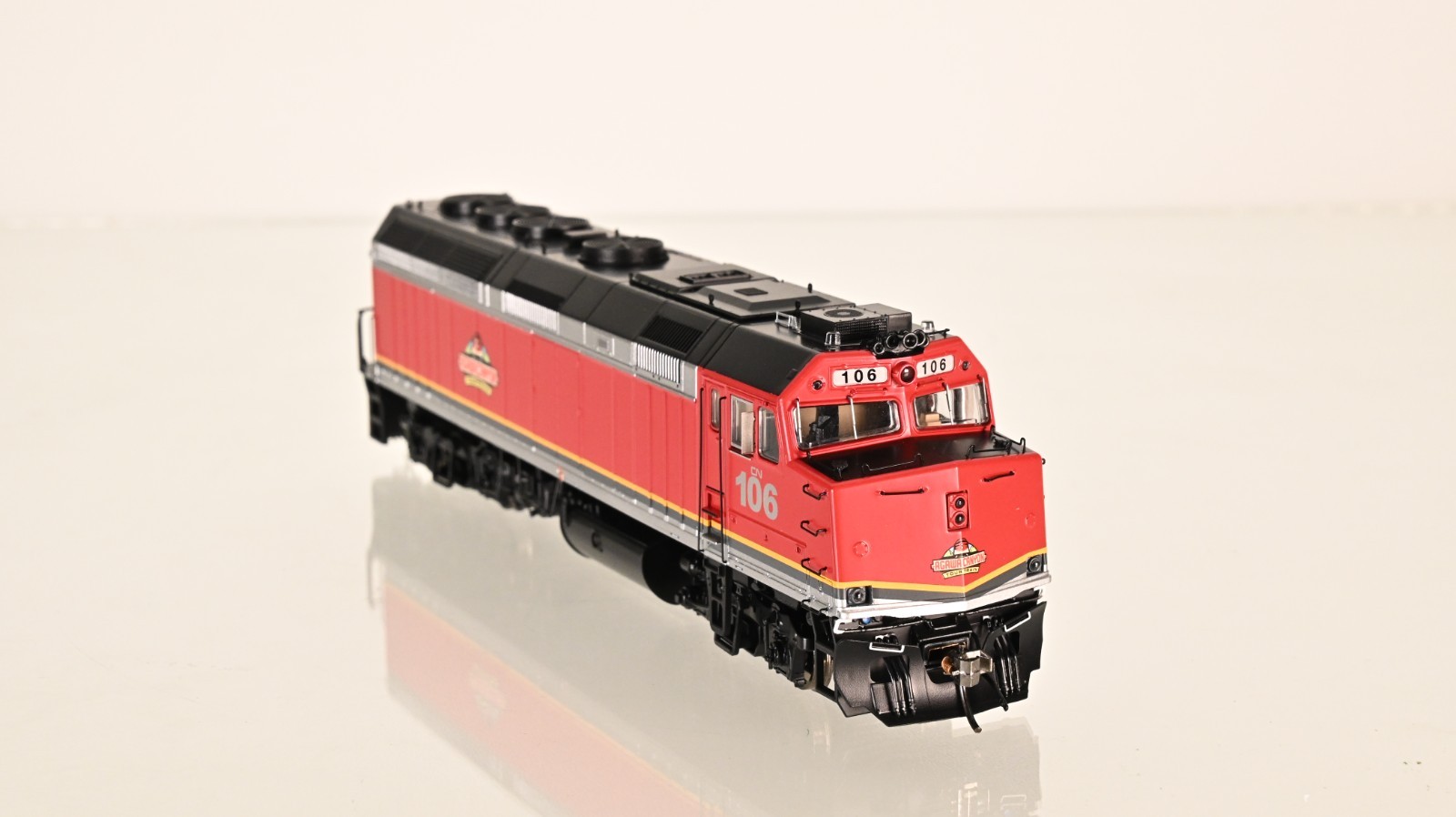 Rapido F40PH Algoma Central 106 DCC w/Sound HO scale