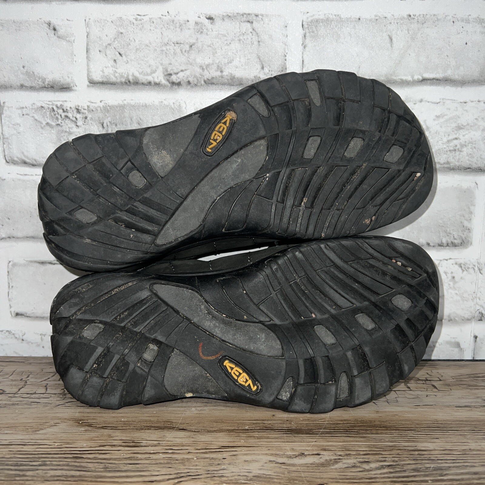 Scarpe da trekking Keen nere in pelle con lacci da donna taglia 7 5