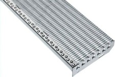 Gitterroststufen, Tiefe 270mm, MW30/10, versch. Größen, feuerverzinkt 