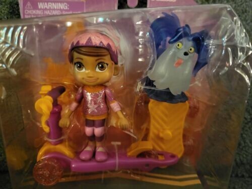 Just Play Vampirina - Amapola y Lobo Con Monopatín y Scooter Nuevo Precintado - Imagen 1 de 4