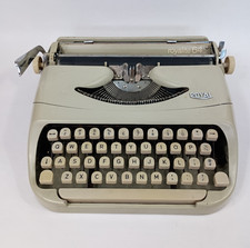 Royal Royalite 64 Portable Manual Typewriter - No right margin stop or bell
