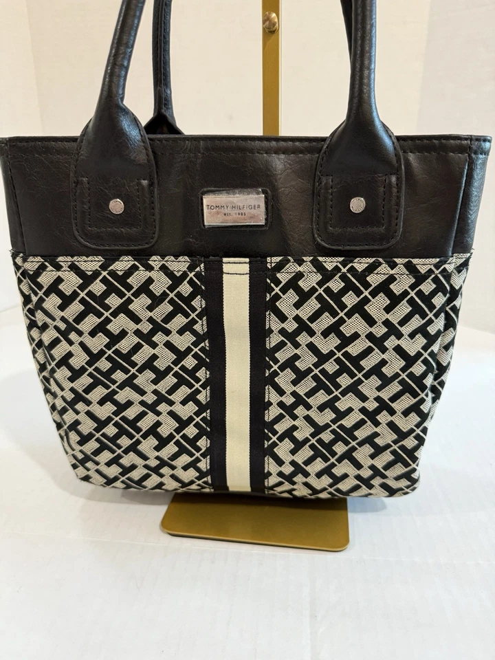 Tommy Hilfiger Black/Cream Leather Monogram Logo Shoulder Tote Bag BW86918259 - Image 2 of 4