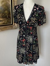 Alice + Olivia Amara Floral Dress V Neck Sz 6 NWOT