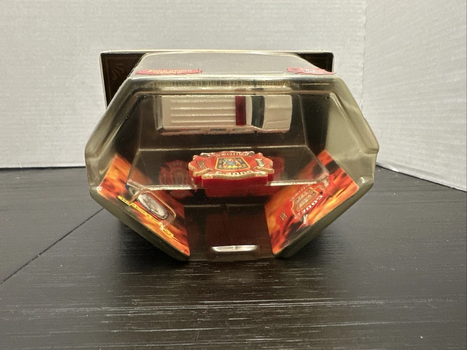 CODE 3 SUBURBAN DIECAST 1:64 CHEVY EMS RAPID RESPONSE WASHINGTON DC NEW! NIB - Image 3 of 4