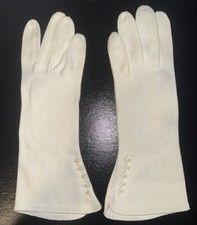 Vintage Women 6-6.5 White Wrist Gloves Scalloped Hand Sewn Beads Formal Opera