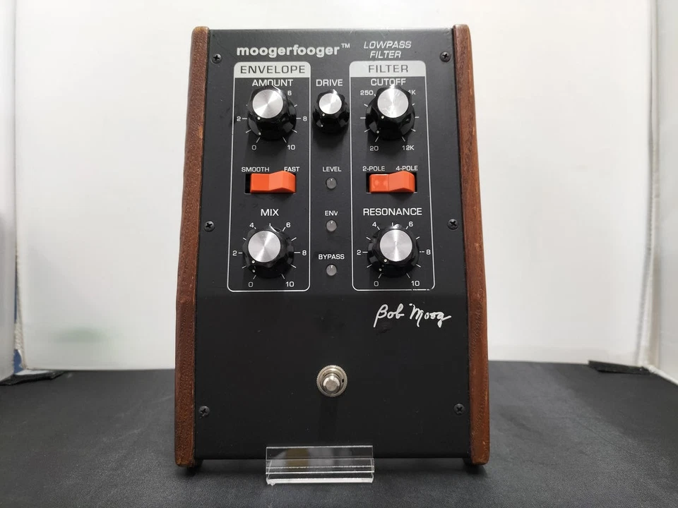 Pedal efecto filtro paso bajo MOOG Moogerfooger MF-101 JP Foto 2 de 4
