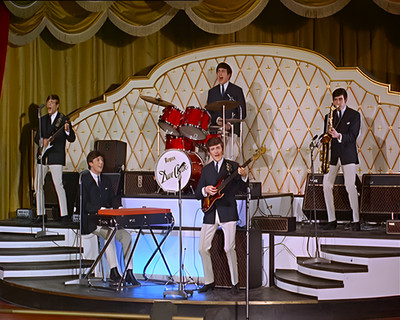 THE DAVE CLARK FIVE - 8''X10'' PHOTOGRAPH