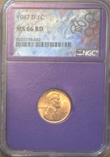 1947-D Lincoln Wheat Cent 1C Red NGC MS66 RD (Trader Bea Purple Case)