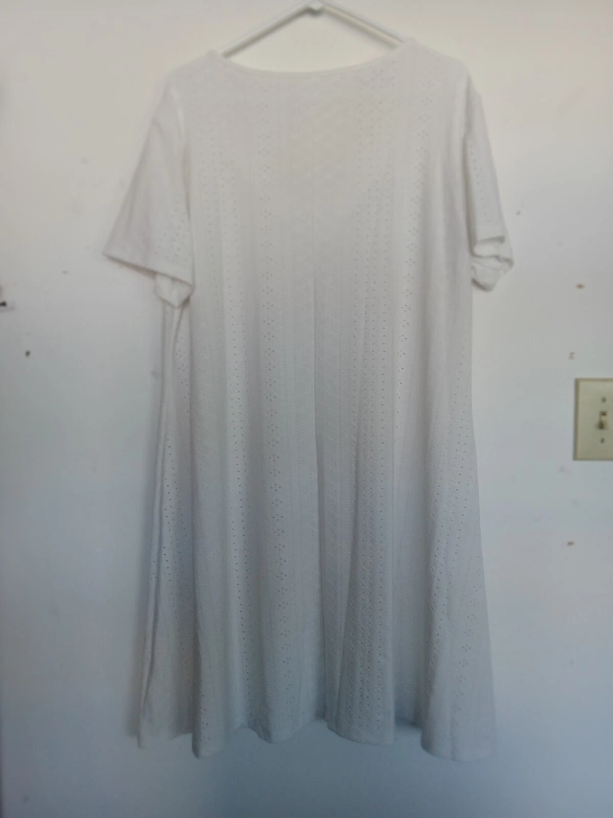 OFF WHITE Abito con occhiello bianco nuovo senza etichette taglia plus 1X (true fit) taglia nuovo con etichette collo v smerlato