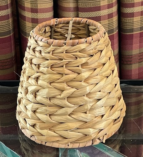 Wicker Seagrass Clip On Lamp Shades Multiple Qty's 4.5"H 5" Bottom 3" Top - Afbeelding 4 van 6