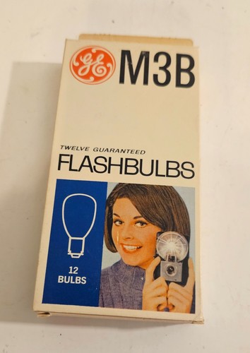 GE M3B Flashbulbs NOS 12 Count -One Dozen Bulbs