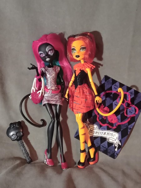 MONSTER HIGH G1 - PACK Muñecas CATTY NOIR & TORALEI STRIPE "FIERCE ROCKERS" OOAK