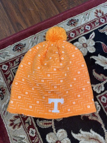 Winter Hat skull cap NEW NCAA Pom Pom 