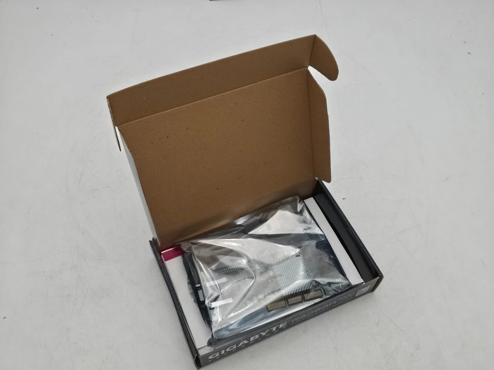 Gigabyte Radeon GV-R7064T 64MB AGP Graphics Card- 04719331329013 - Image 3 of 3