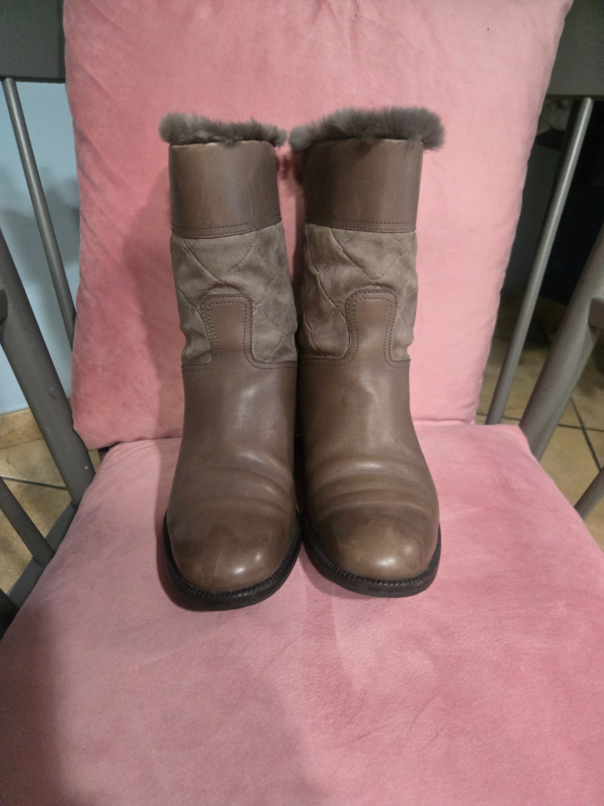 Stivali Chanel originali camoscio e pelle tortora/marrone pelliccia logo CC