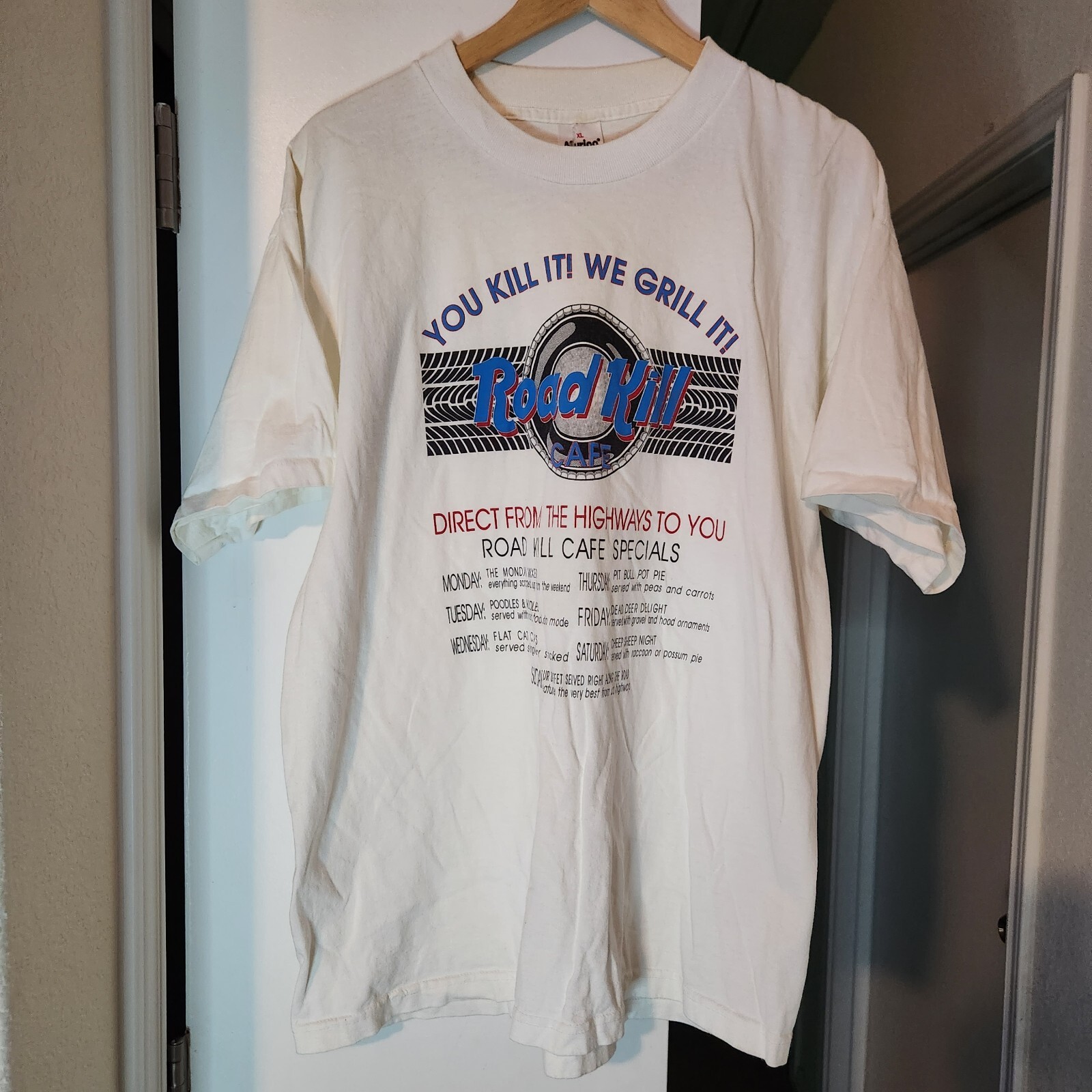 Vintage Murina Road Kill Cafe Men's XL T-Shirt Made in USA You Kill It We Grill