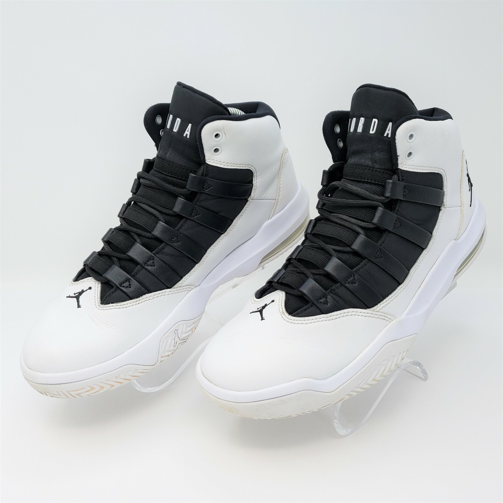 jordan max aura black white
