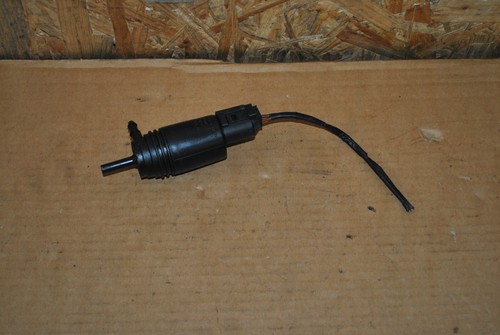 BMW E81 E87 E90 E91 E92 E93 Waschwasserpumpe Wisch Pumpe Scheibenwischer schwarz