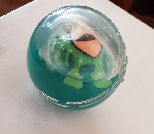 Vintage Rare Floating Green Lizard Reptile Monster Eye Plastic Ball Toy - Picture 4 of 4