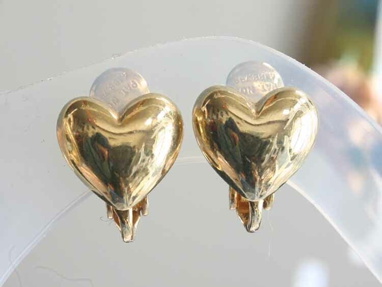 Elegant Petite Gold-tone Heart Clip Earrings 1970… - image 1