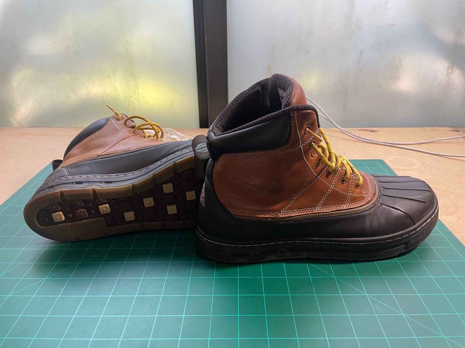 Nike ACG Woodside II Dark Gold Leaf Mens Boots Brown … Gem