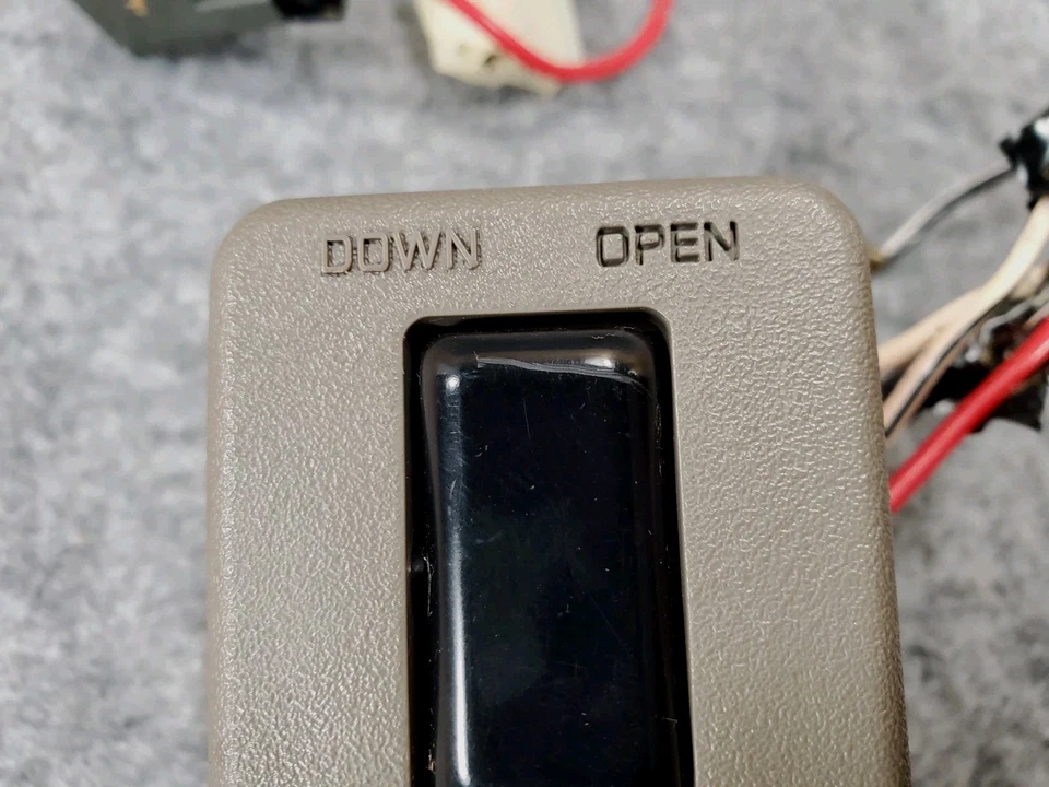 1995 1996 1997 NISSAN 200SX SENTRA INTERRUPTOR DE CONTROLE TETO SOLAR TETO LUNAR FABRICANTE DE EQUIPAMENTO ORIGINAL CINZA - Imagem 4 de 4