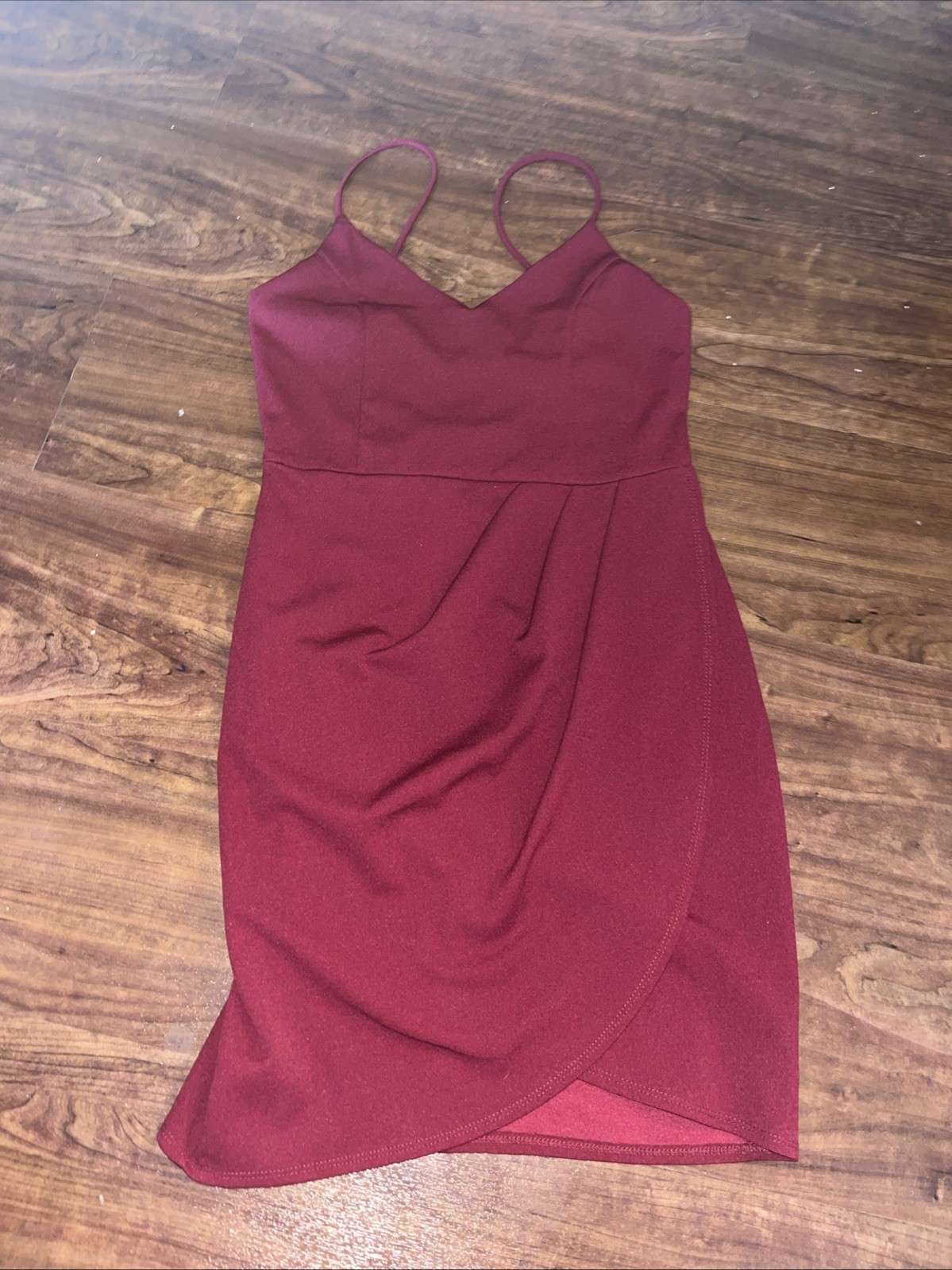 Lulus Women’s Dark Red V-Neck Cocktail Dress Size Medium ￼