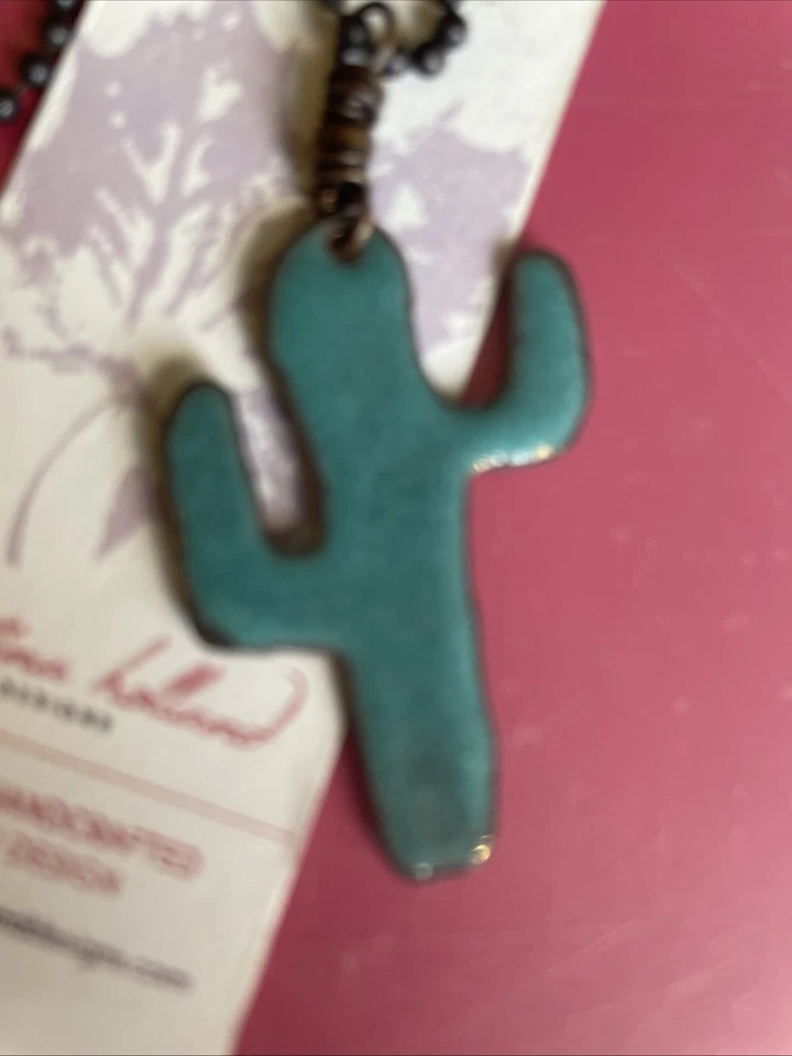 Collar de cactus esmaltado artesanal de cobre por diseñador de joyas SW. 1,5 pulgadas Foto 4 de 4