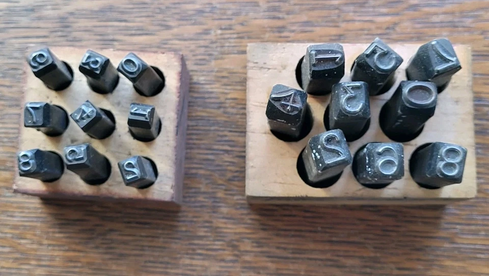 (2) Juegos de estampillas perforadoras con números de acero vintage (0-8) 5/16" y 1/4" con cajas de madera Foto 2 de 4