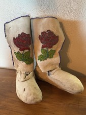 Vtg. Native American Shoshone Rose Beaded White Hide Leather High Top Moccasins