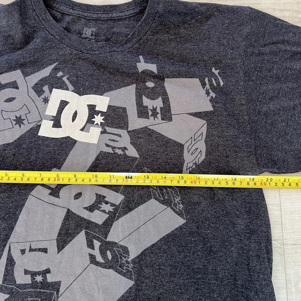 Vintage Y2K DC Shoes Logo Graphic T Shirt Men's Medium Black Skater Grunge RARE - Image 3 of 4