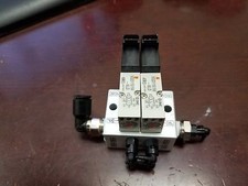 SMC Pneumatic Solenoid Manifold 7200-2515 with 2 VQD1151W-6L0 Valve