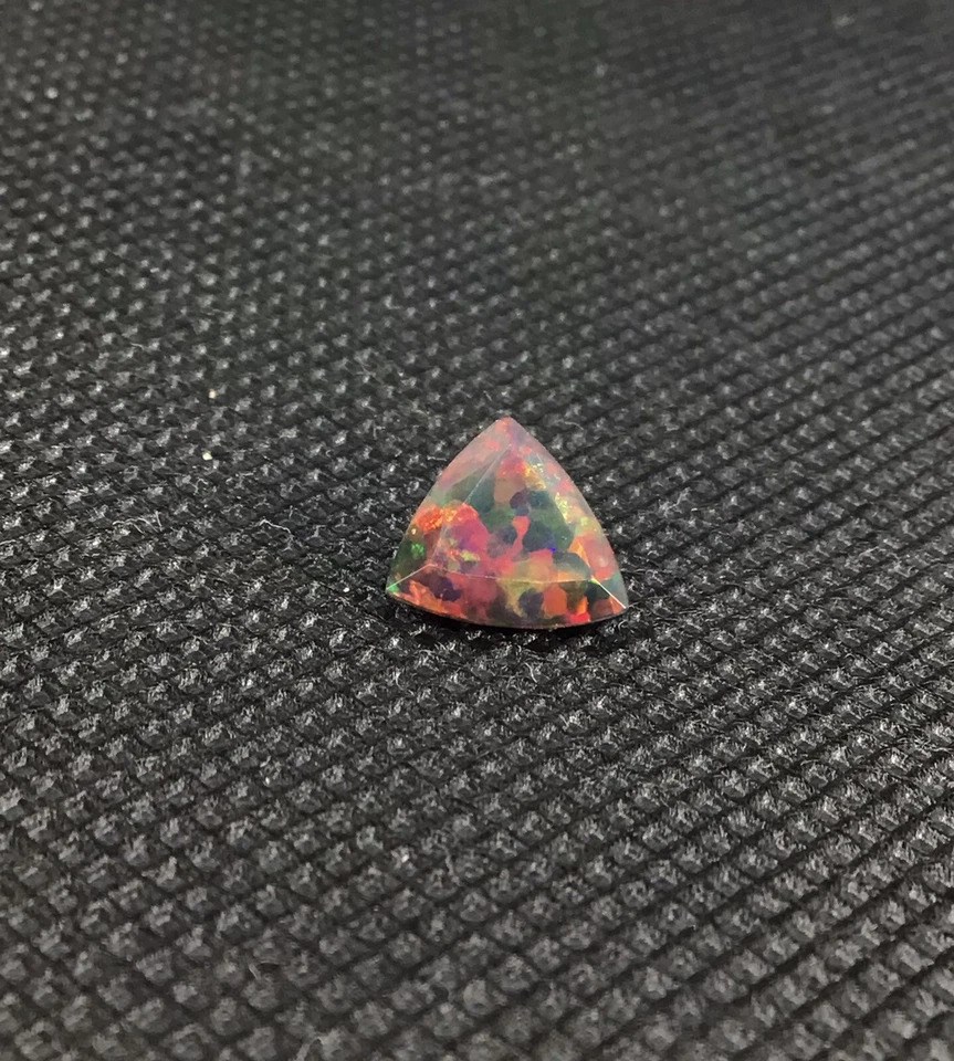 Black Opal 1 Carat Solid Black Trillion Cut Clover Leaf Pattern Gemstone￼￼ - Image 3 of 4