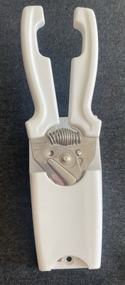 Pampered Chef Kitchen Multi Purpose Shears White Scissors 1075 Wall Mount Holder