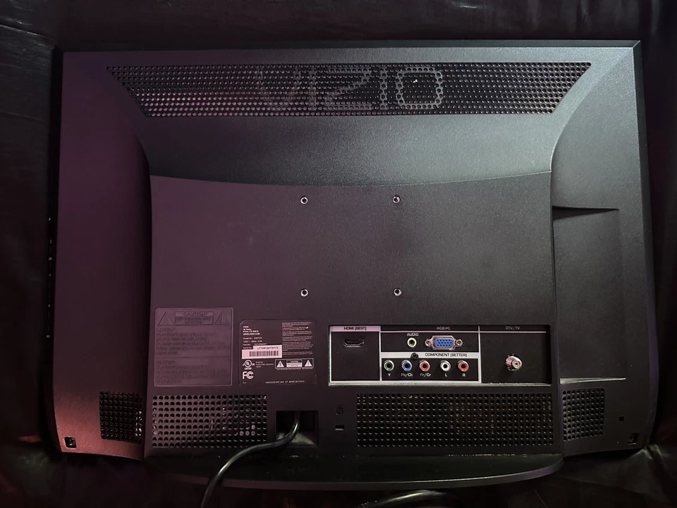 Vizio 22-inch TV Model E221VA Flatscreen 1080p LCD TV With Integrated Speakers - Image 2 of 4