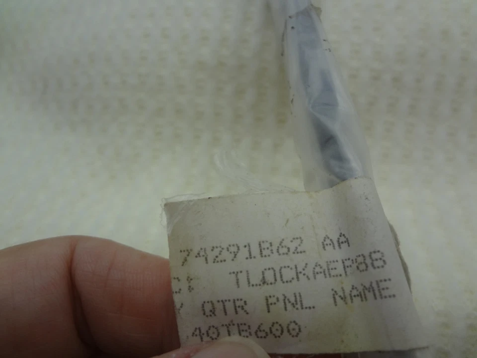 1988-1991 Mercury "Colony Park" задняя четверть панели эмблема новый из старых запасов E8MB-74291B62 AA - Изображение 2 из 2