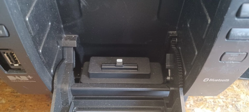 JVC RV-NB100B Boomblaster, DAB+, Bluetooth, CD, USB. Funktioniert, ungeprüft auf DAB. - Bild 3 von 4