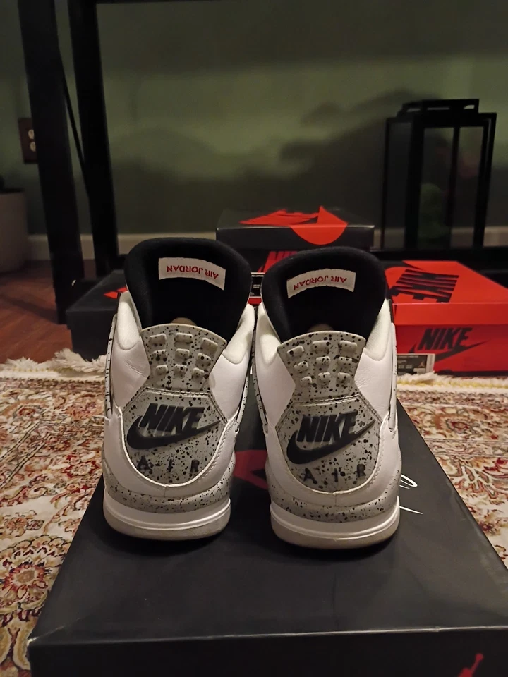 Talla 8.5 - Jordan 4 Retro OG Medio Blanco Cemento Foto 3 de 4