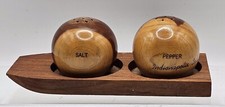 Bolas de madera salero y pimentero mediados de siglo recuerdo Indianápolis con bandeja usado en excelente estado