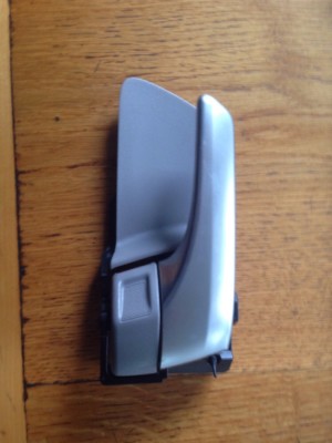 2016 camry LE Interior Inside Door Handle Silver + Filler 69274-0T010